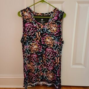 Woman's multicolored shirt